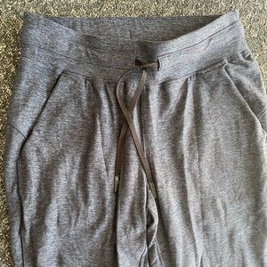 Women’s Size 6 Lululemon High Rise Stretch Joggers